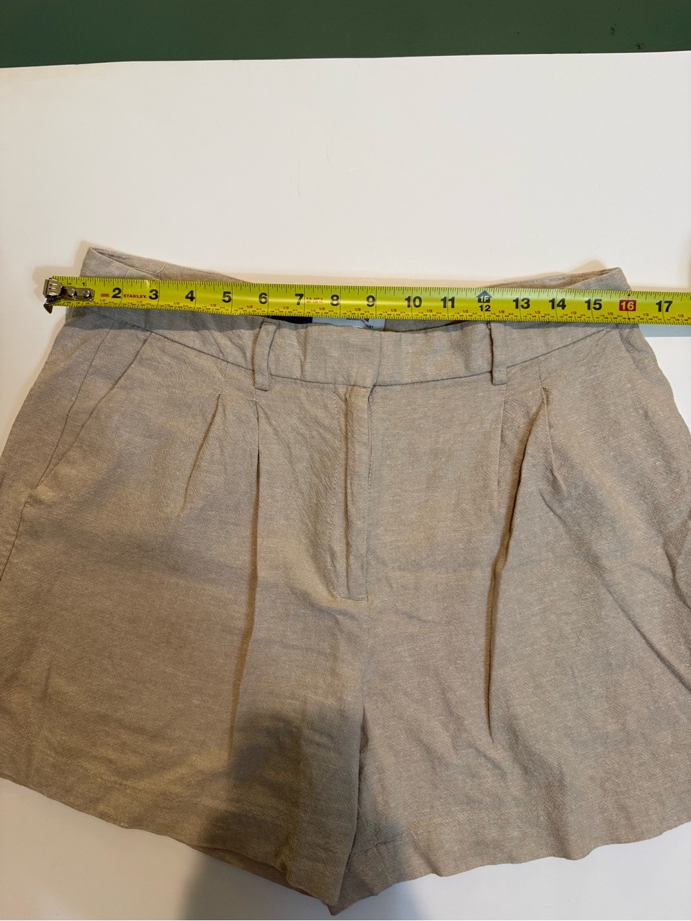 Old Navy High Waist Linen-Blend Women's Shorts in Light Gray - Picture 2 of 7